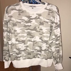 Women’s camo cropped sweatshirt